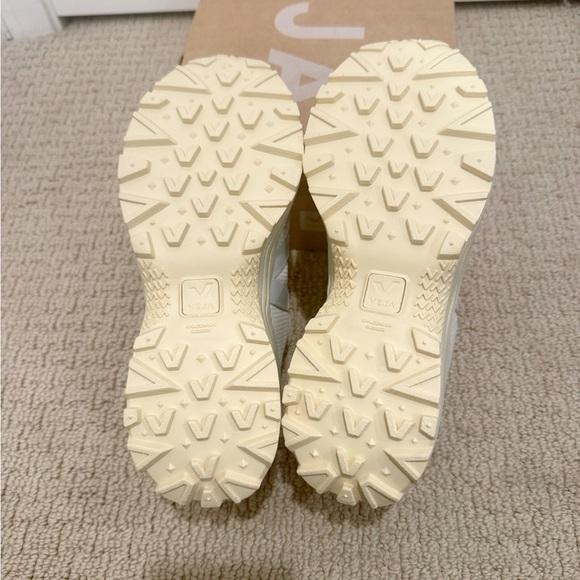 VEJA Venturi Alveomesh Sneakers in Gravel Menthol Ice size 7 - Picture 5 of 13